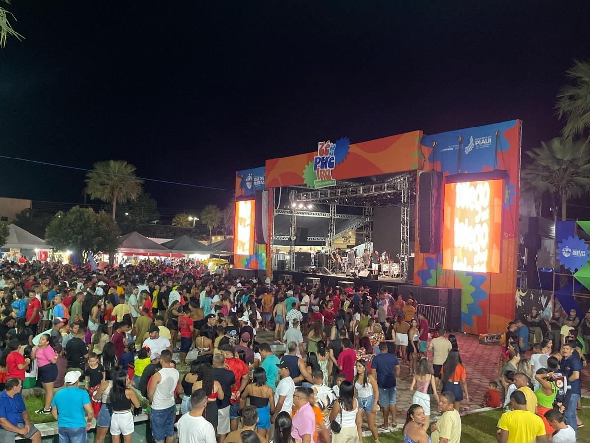 Zé Pereira de José de Freitas atrai multidão no 1º dia; o evento continua