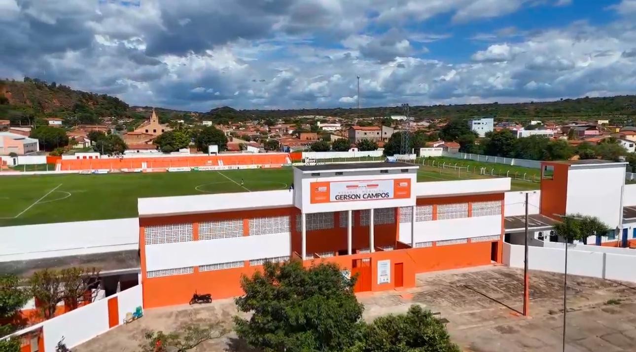 Desembargador mantém decisão de retirar cor laranja de prédios em Oeiras 