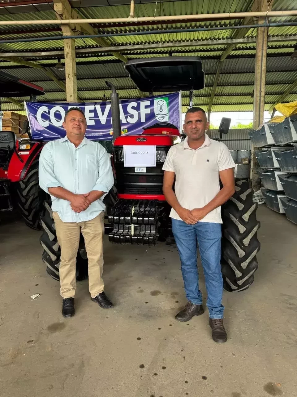 Prefeito Miguel Rodrigues recebe trator agrícola de emenda do Deputado Federal Flávio Nogueira - Imagem 8