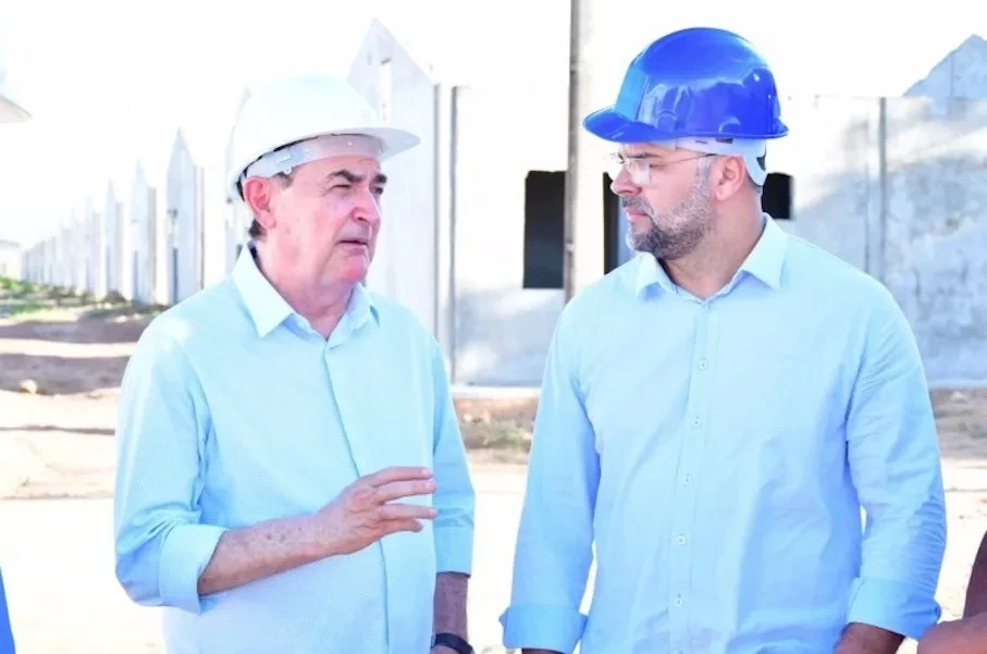 Prefeito e vice de Floriano acompanharam as obras - Foto: Divulgação/Prefeitura de Floriano