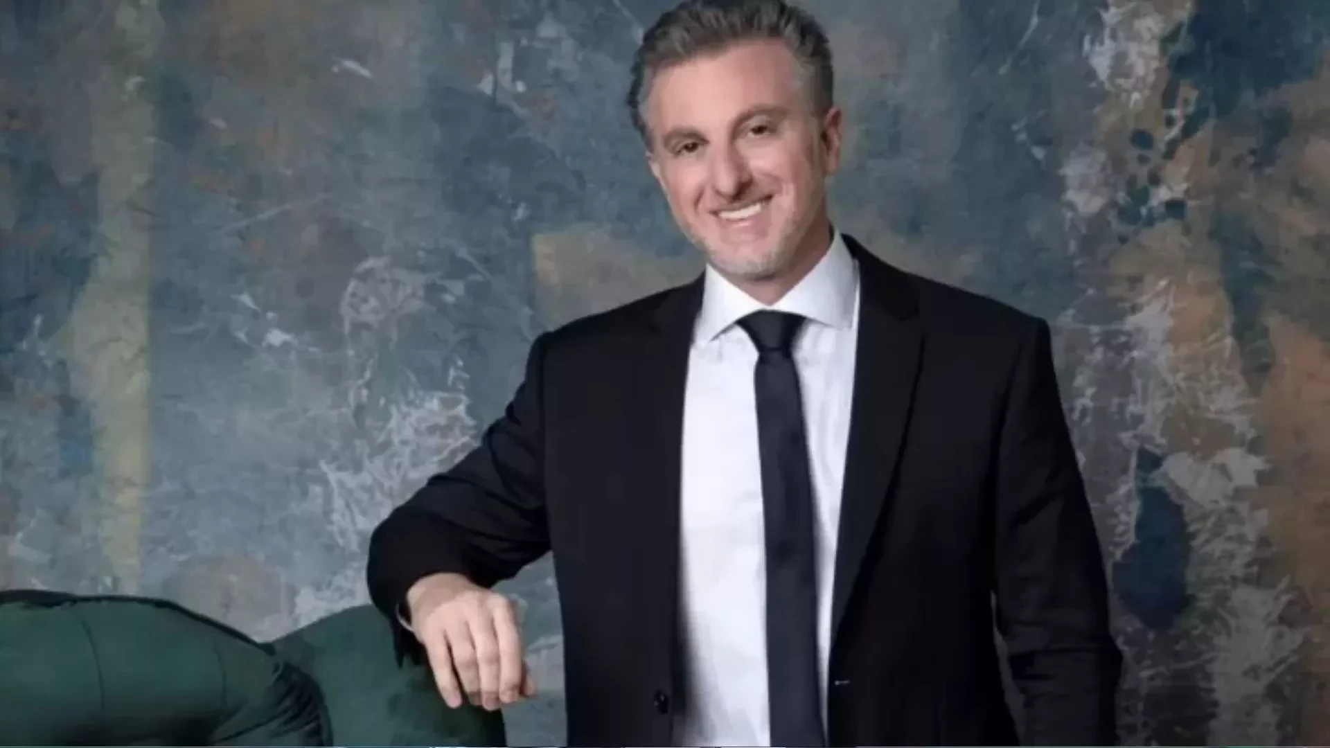 Além de Gusttavo Lima: confira famosos que flertaram com a política, mas desistiram - imagem 128448