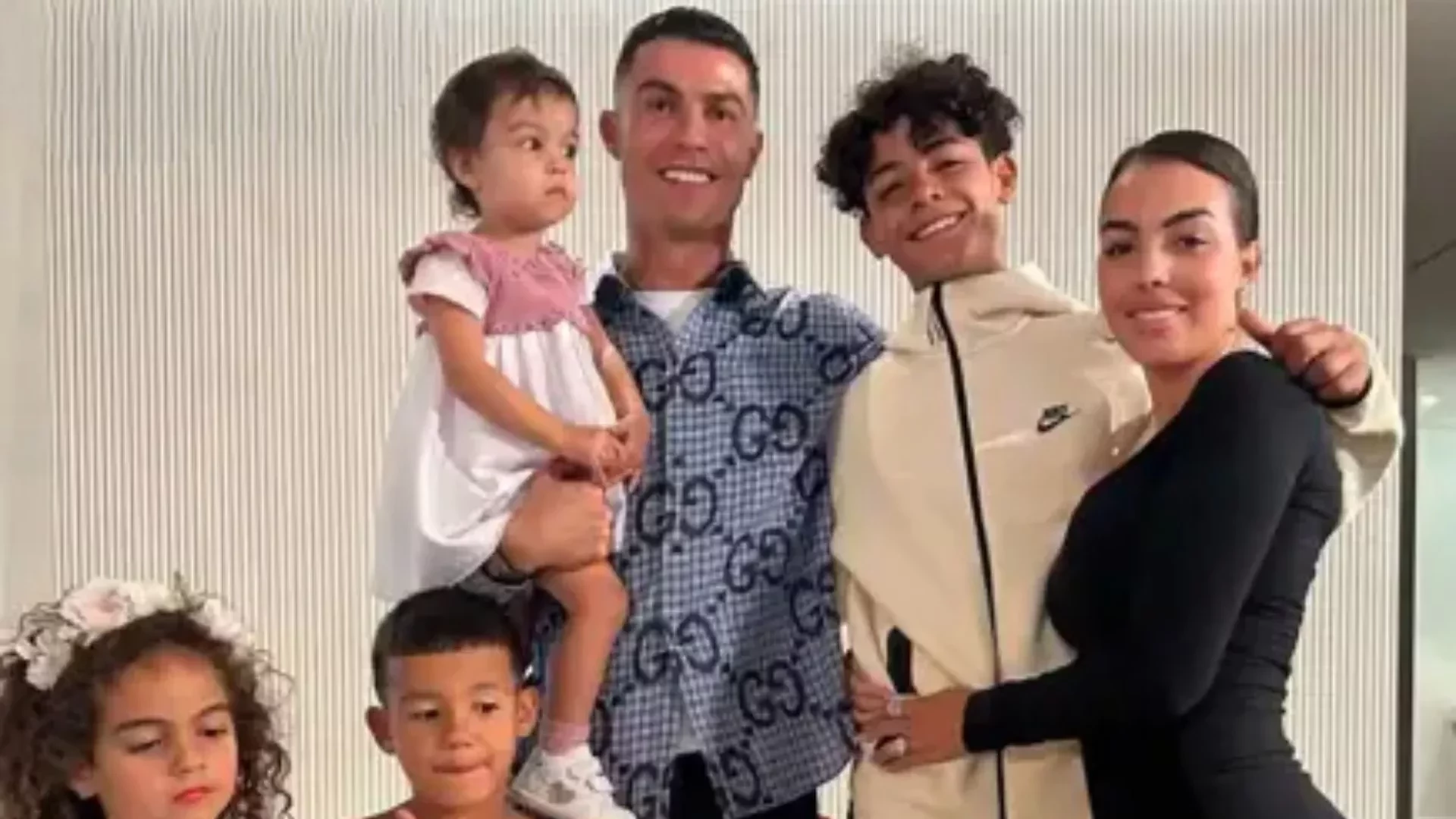 Surpreenda-se com esses famosos que tiveram filhos por barriga de aluguel! - imagem 128571