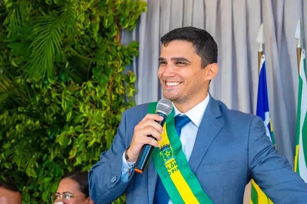 Selindo Mauro, prefeito de Colônia do Piauí, celebra avanços | Foto: Divulgação