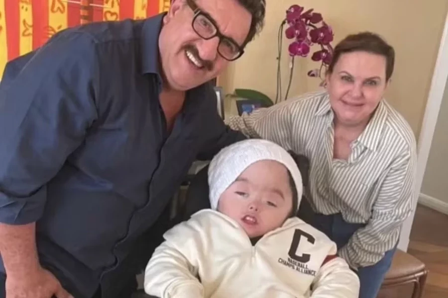 Ratinho encanta seguidores ao celebrar os 7 anos do neto com hidrocefalia