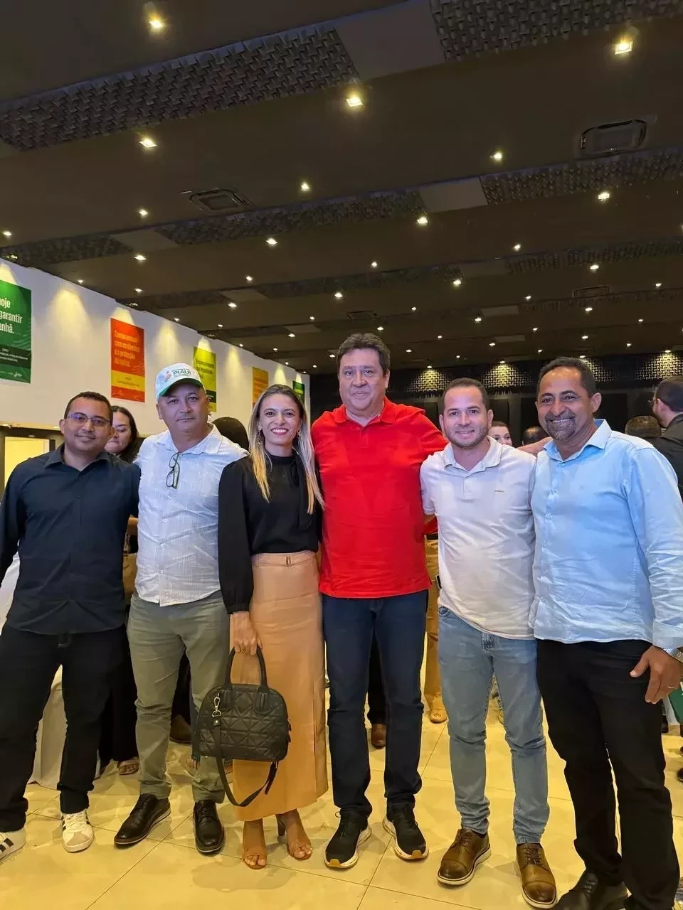Dr. Miquéias Oliveira (vereador); Marcelo (vereador); Fátima Carvalho (vereadora); Nerinho (Deputado Estadual); Dr. Roberto Leal (Assessor Jurídico); Sandegy Mario (Presidente da Câmara dos Vereadores de Itainópolis-PI)).Dr. Miquéias Oliveira (vereador); Marcelo (vereador); Fátima Carvalho (vereadora); Nerinho (Deputado Estadual); Dr. Roberto Leal (Assessor Jurídico); Sandegy Mario (Presidente da Câmara dos Vereadores de Itainópolis-PI)).