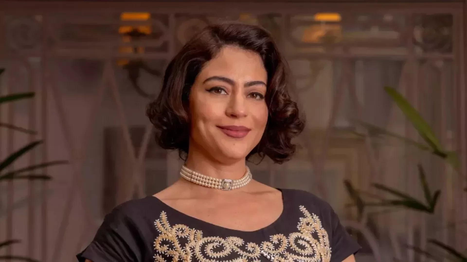 Em 'Garota do Momento', Clarice planeja fuga com Bia nos próximos capítulos