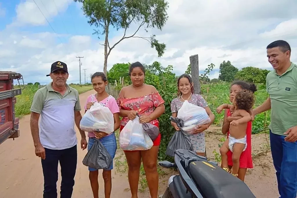 Prefeitura de Marcolândia realiza entrega de peixes e kits de alimentos para famílias | Foto: Divulgação