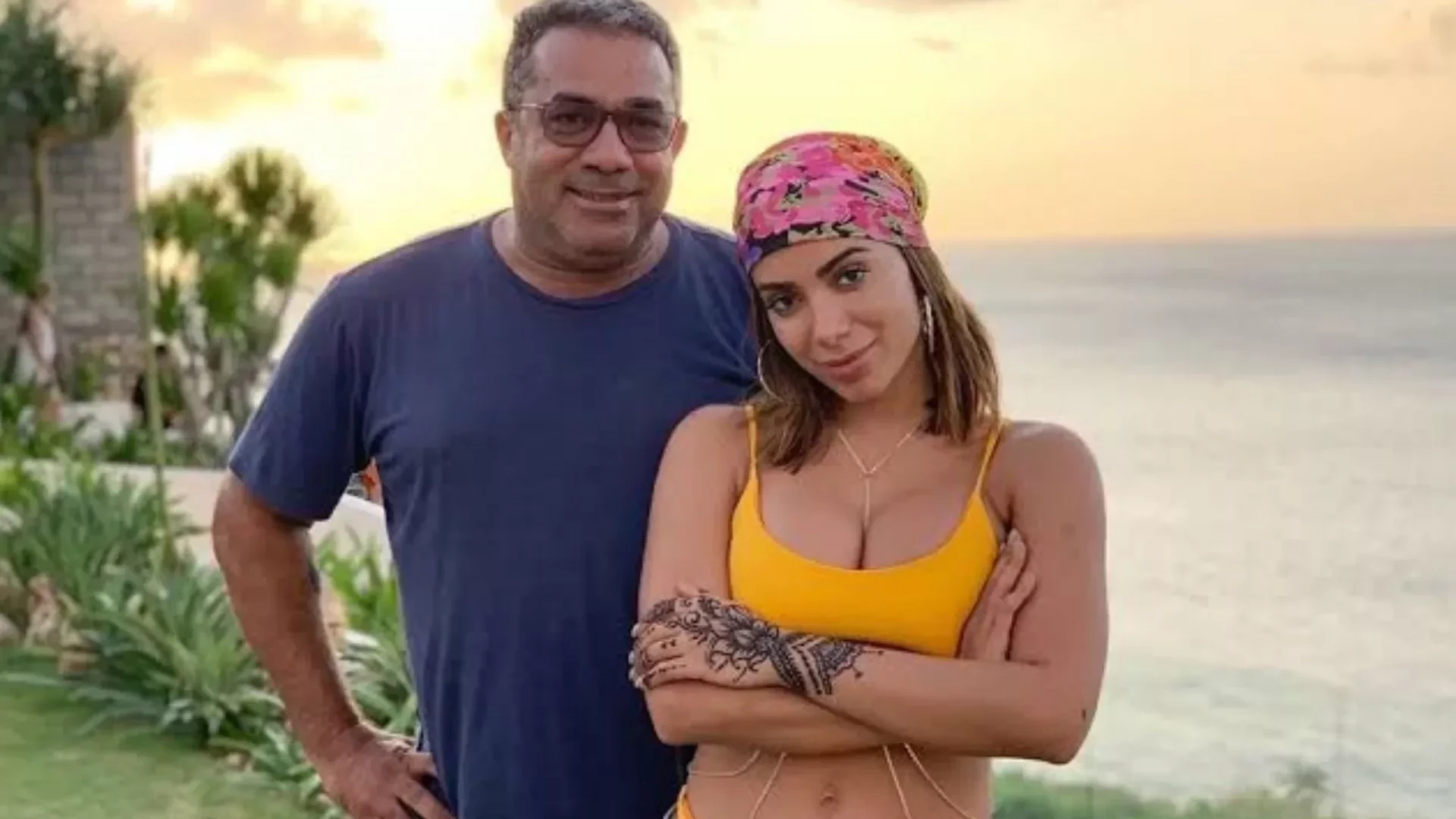 Pai de Anitta diz que ainda trabalha em sua loja mesmo após fama da filha