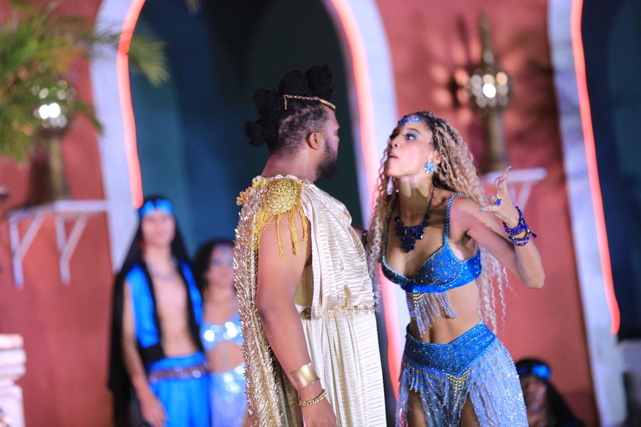 Paixão de Cristo emociona uma multidão no 1º dia de apresentação