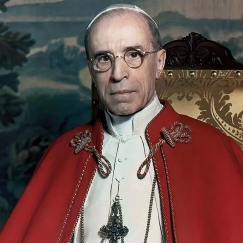 Excomungada 3 vezes pela Igreja, você sabe quantos papas Madonna já enterrou? - imagem 129401