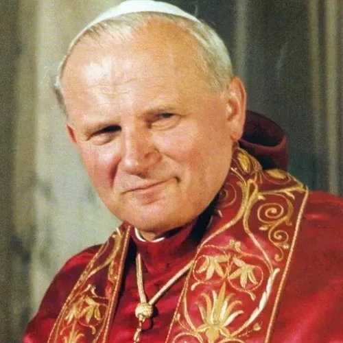 Excomungada 3 vezes pela Igreja, você sabe quantos papas Madonna já enterrou? - imagem 129405