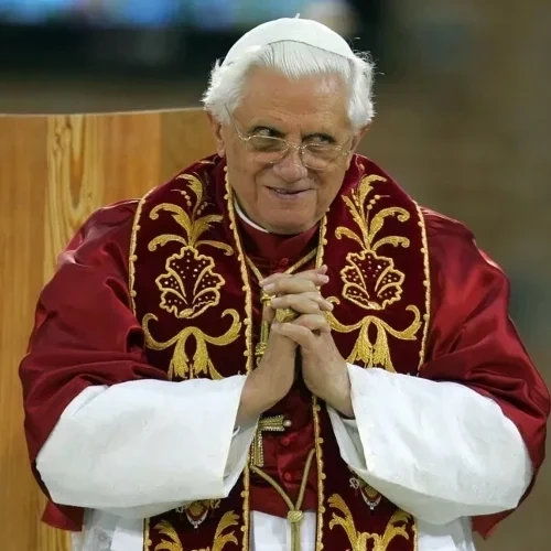 Excomungada 3 vezes pela Igreja, você sabe quantos papas Madonna já enterrou? - imagem 129406