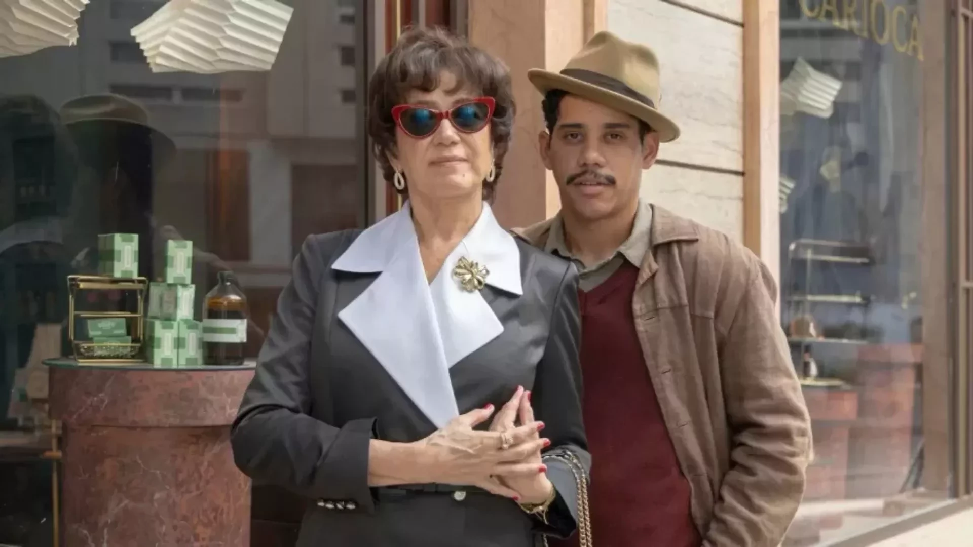 Em 'Garota do Momento', Basílio prova que é o verdadeiro marido de Maristela