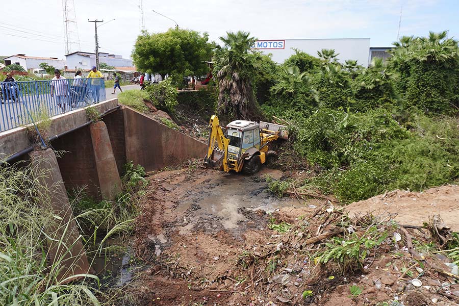Secretaria do Meio Ambiente de Itainópolis inicia obra de revitalização de área do Riacho das Marimbas.