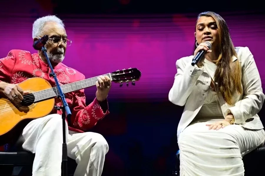 Gilberto Gil vai às lágrimas ao cantar com Preta Gil durante show em São Paulo