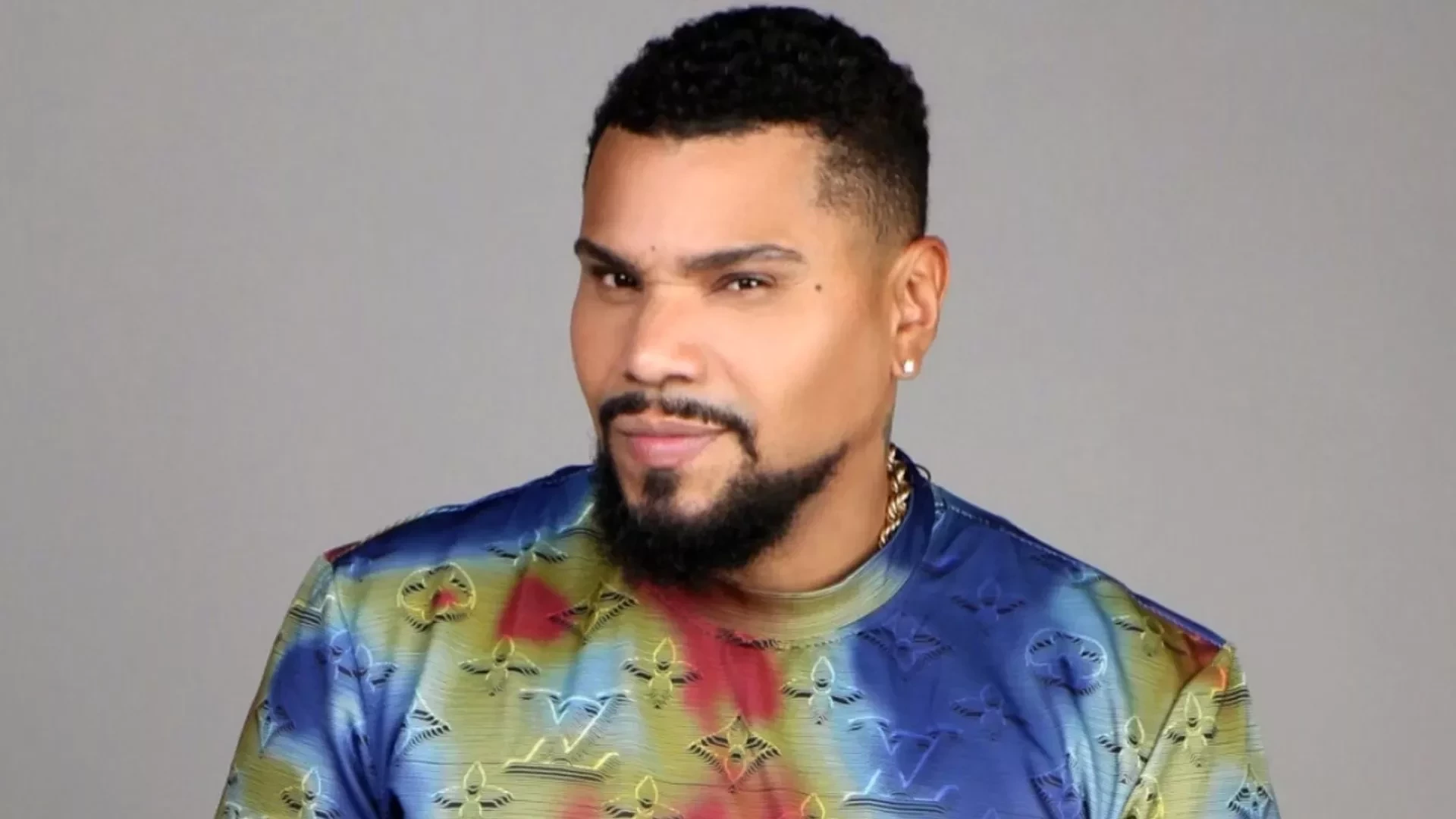 Naldo Benny se pronuncia sobre convite para ménage exposto na web