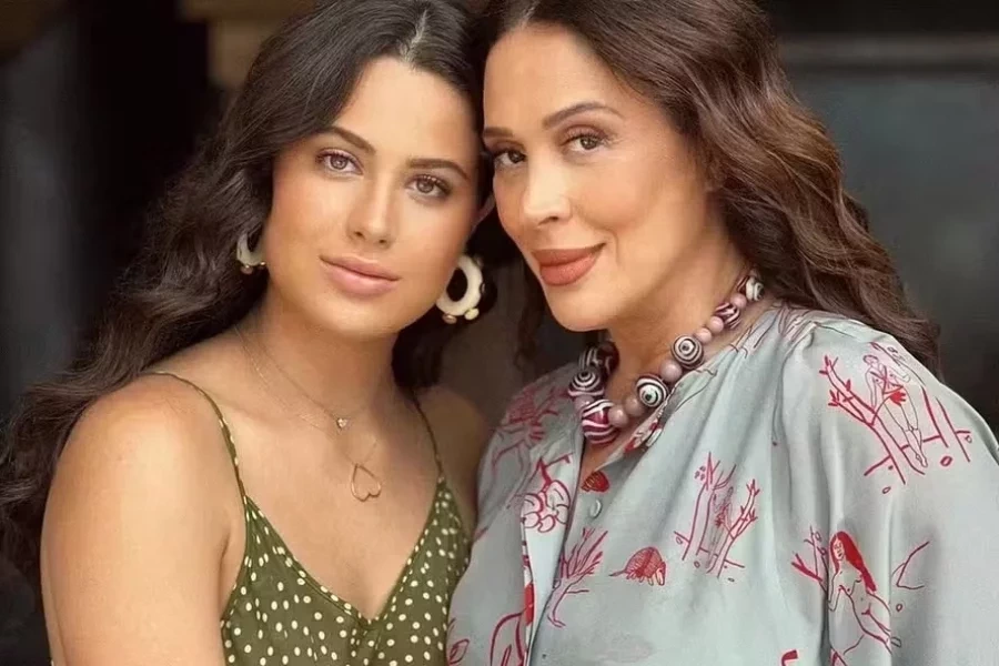 Cláudia Raia revela que ‘produziu’ ambiente para a filha perder a virgindade