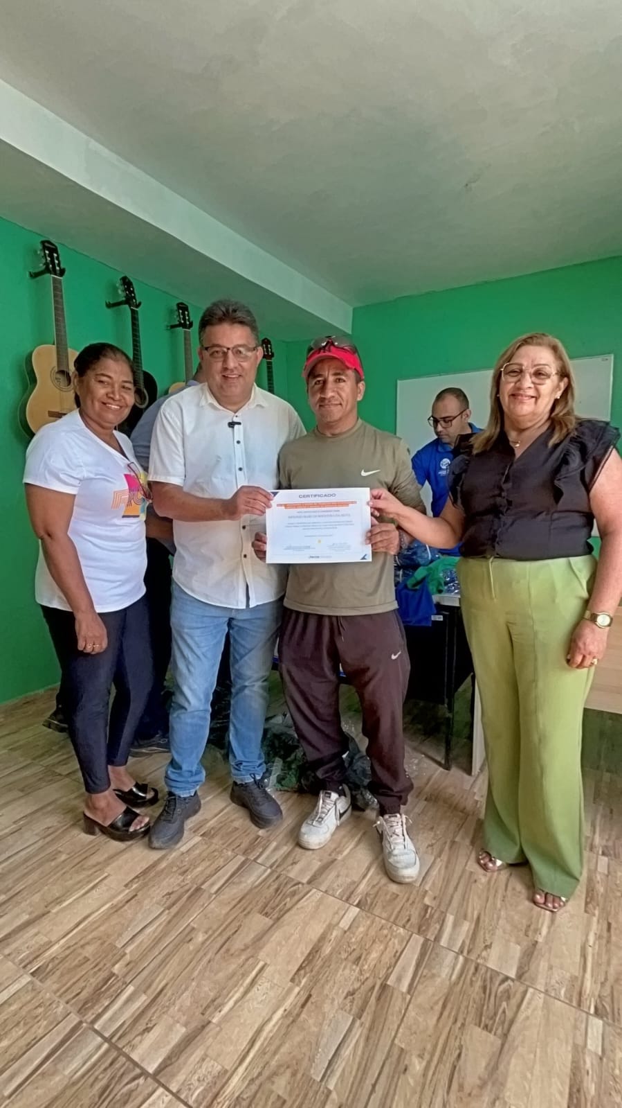 Dr. Corinto realiza entrega de fardamentos e equipamentos a profissionais da limpeza - Imagem 1