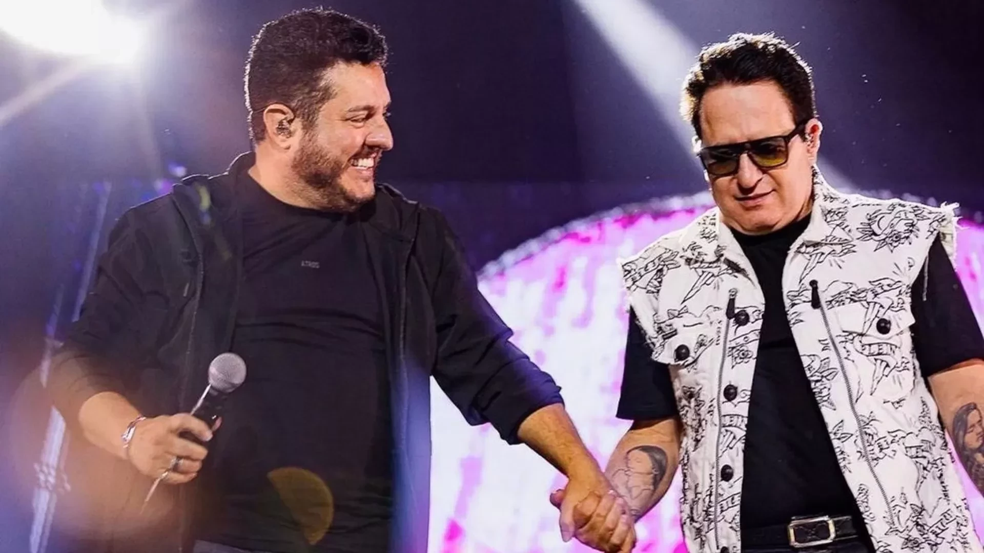 Marrone passou por cirurgia após cair do palco e segue sem previsão de alta