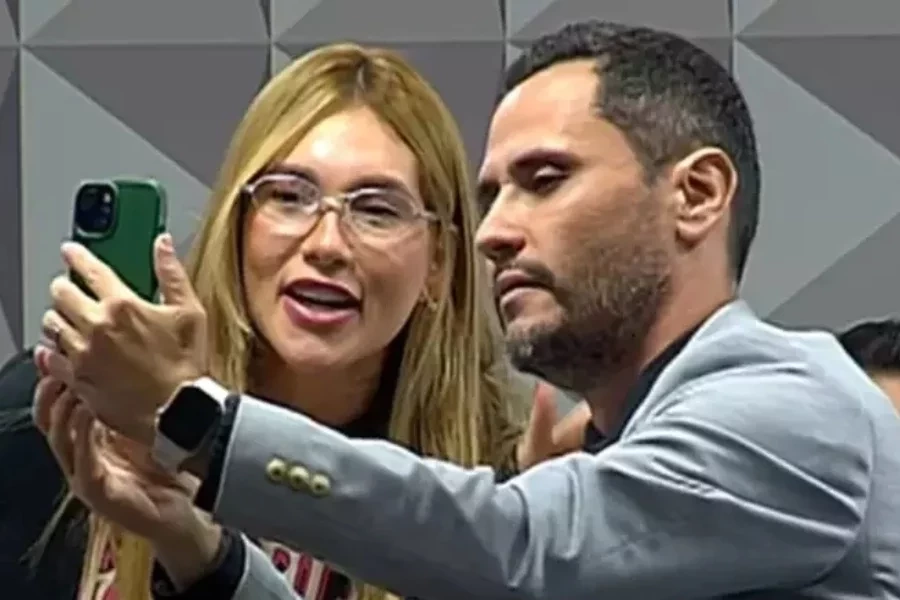 Senador interrompe CPI para gravar vídeo com Virginia: “Tomei o seu pré-treino”