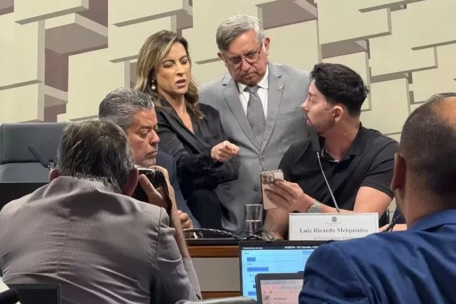 Rico Melquiades joga Jogo do Tigrinho ao vivo em CPI das Bets