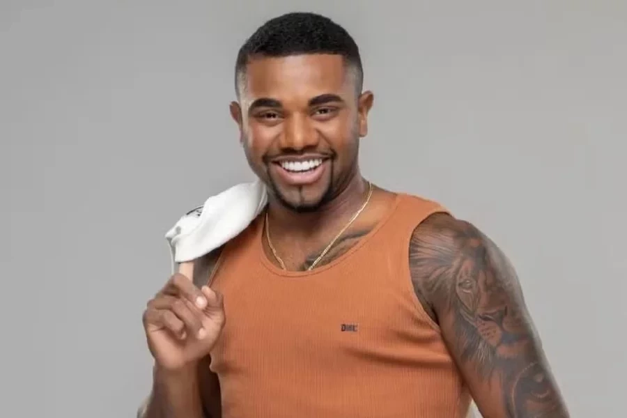 Davi Brito adia lançamento de marca por não ser dono do bordão ‘Calma, calabreso’ 