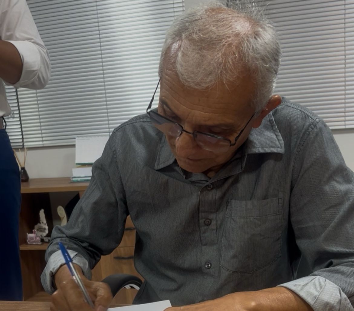 Prefeito assina ordem de serviço para abastecimento de água em Ribeiro Gonçalves