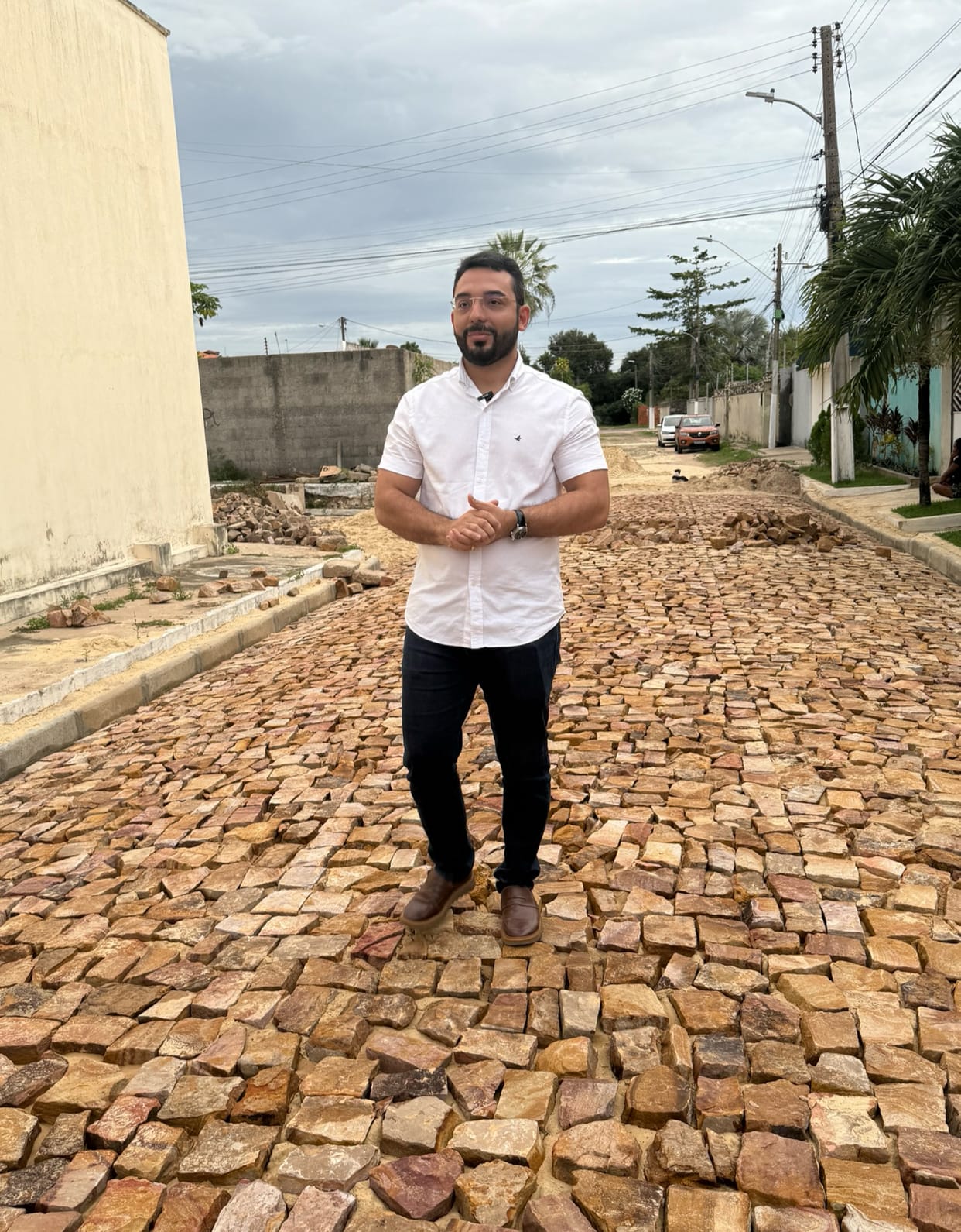 Prefeito Francisco Emanuel acompanha obras de pavimentação poliédrica em Parnaíba - Imagem 3