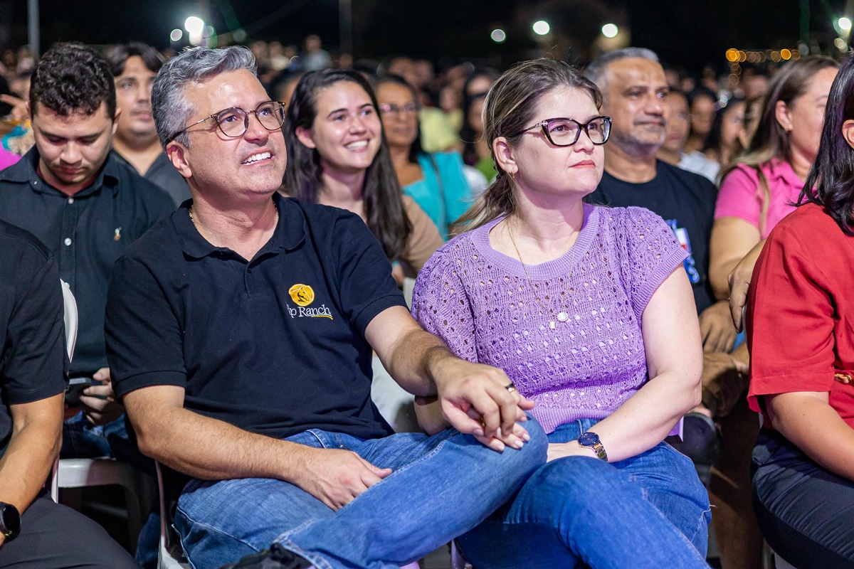 Espetáculo 'Chama na Resenha' leva alegria e lota praça em Lagoa do Piauí - Imagem 7