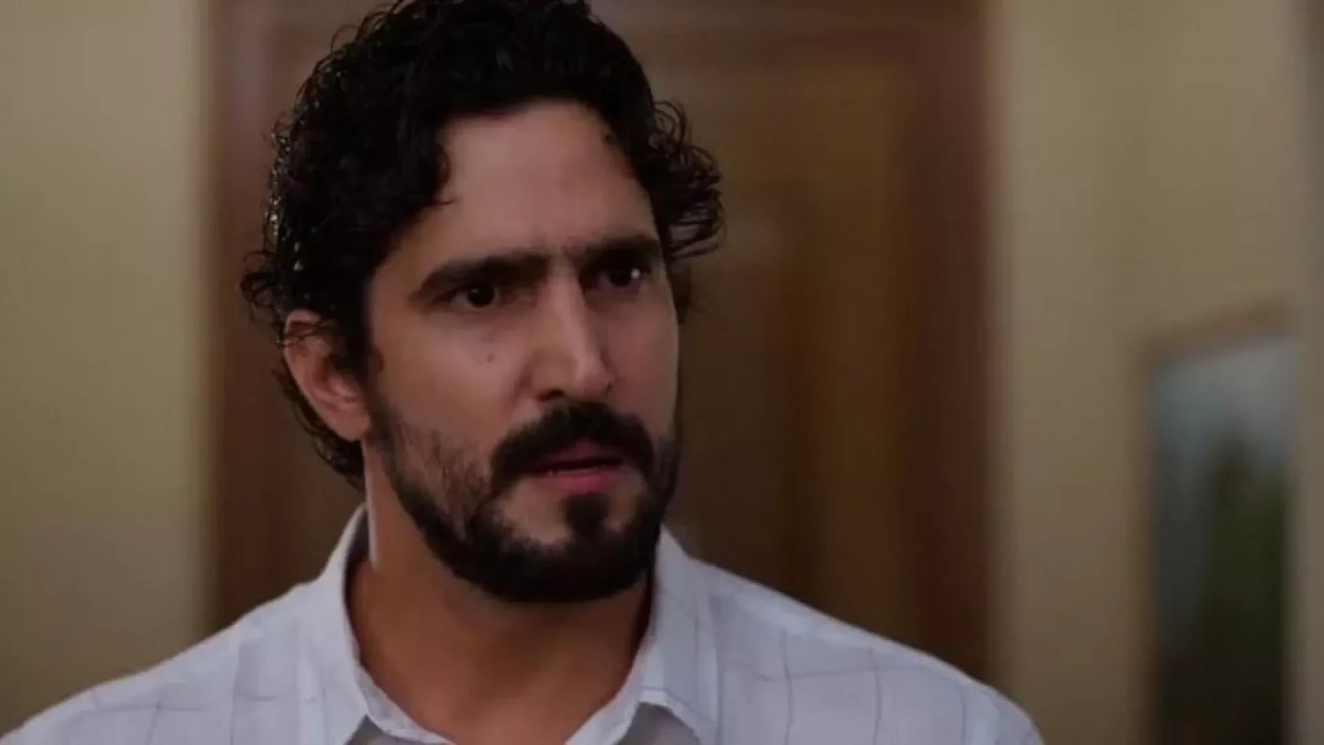 Em 'Vale Tudo', Ivan flagra Raquel com outro e ciúme vai falar mais alto