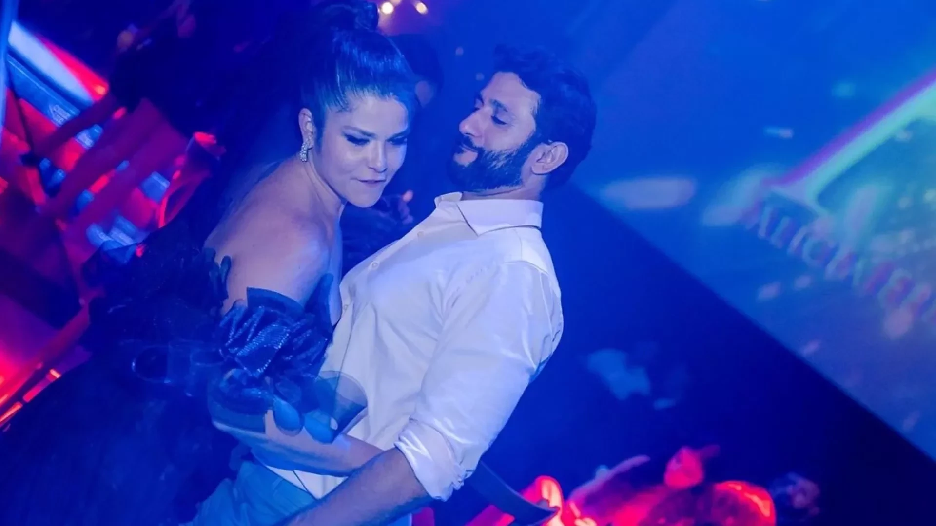 Samara Felippo revela acordo de relacionamento: “Monogâmico, mas aberto”