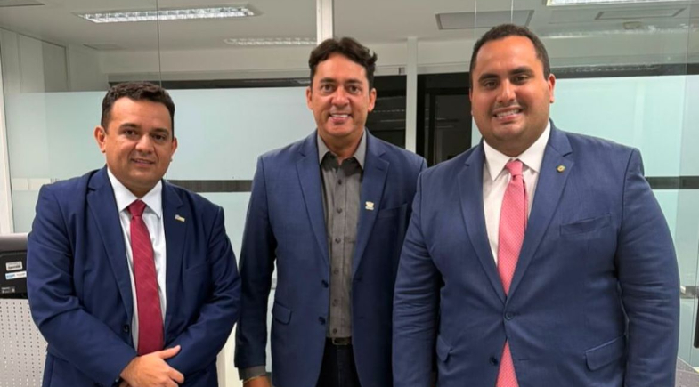 Prefeito Jabes Júnior participa de reunião produtiva em Brasília com foco no desenvolvimento dos municípios