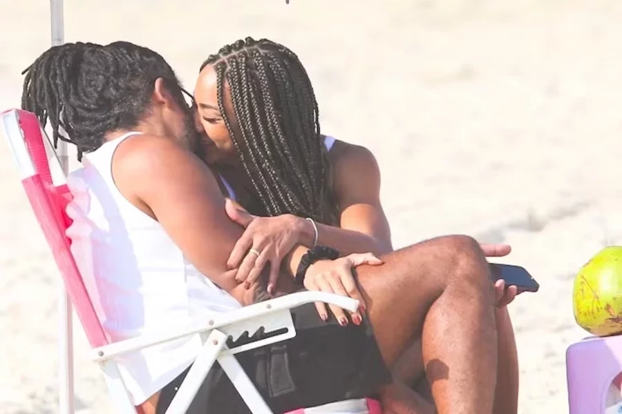 Ex-BBBs Aline e Diogo são flagrados aos beijos após assumirem romance