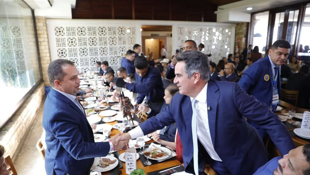 Prefeito de Simplício Mendes participa da XXVI Marcha dos Prefeitos e reforça compromissos com o desenvolvimento regional - Imagem 1