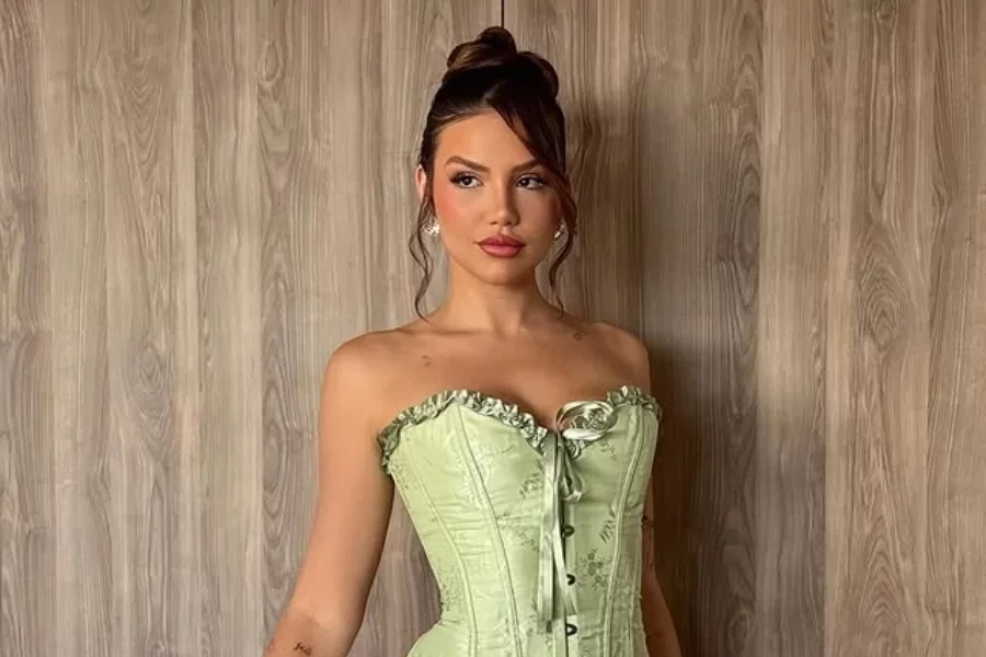 Vivi Wanderley passa por cirurgia após descobrir contratura capsular no silicone