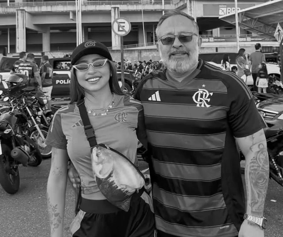 Ruivinha de Marte anuncia fim de namoro com empresário: “Que a pensão continue caindo”