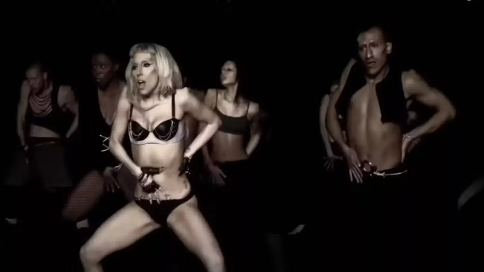 Chifres e vestido de carne: relembre 7 escândalos que marcaram a carreira de Lady Gaga - imagem 129791