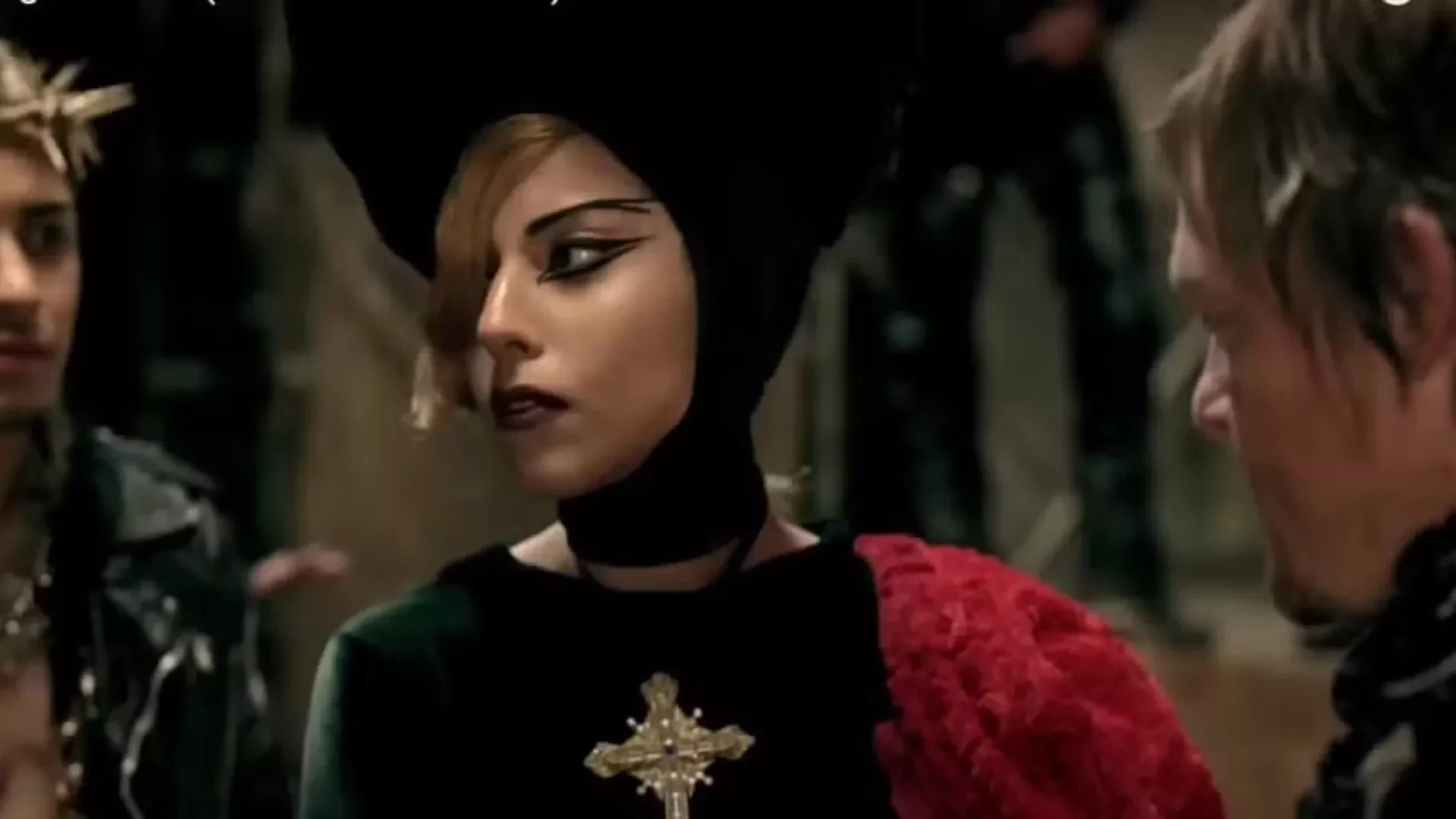 Chifres e vestido de carne: relembre 7 escândalos que marcaram a carreira de Lady Gaga - imagem 129796