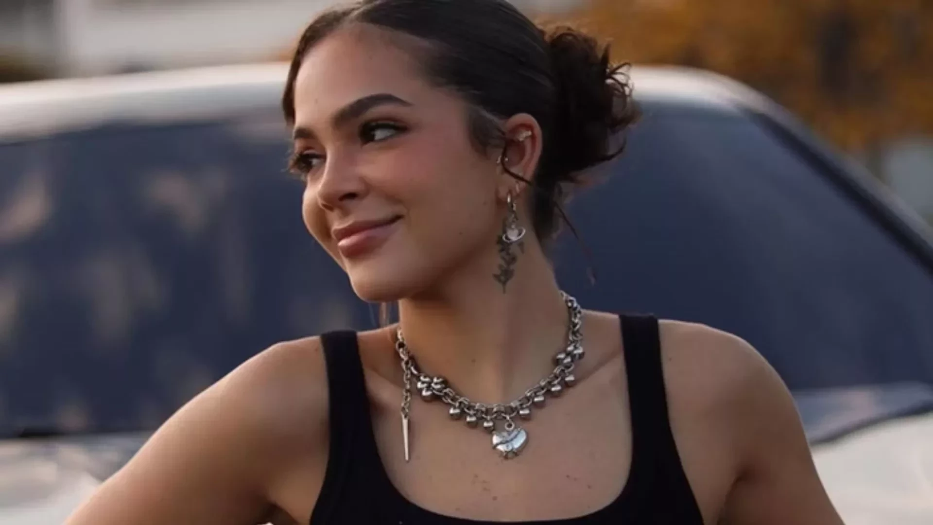 Mel Maia posta foto abraçada com lutador após rumores de affair