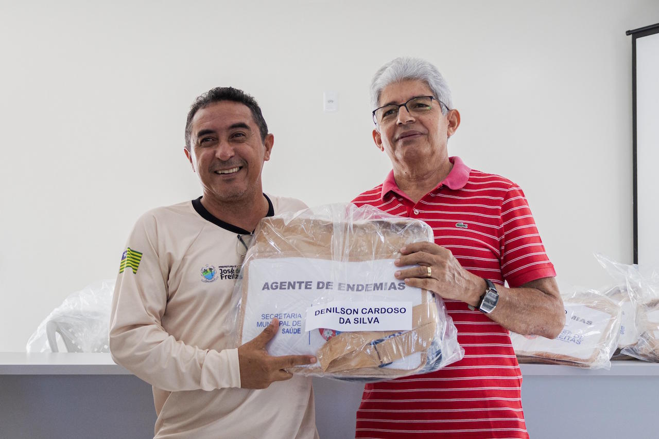 Prefeitura de José de Freitas entrega kits de trabalho para Agentes de Endemias - Imagem 2