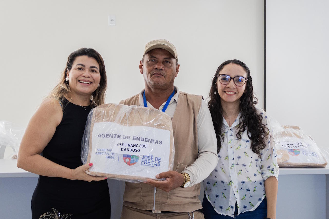 Prefeitura de José de Freitas entrega kits de trabalho para Agentes de Endemias - Imagem 4