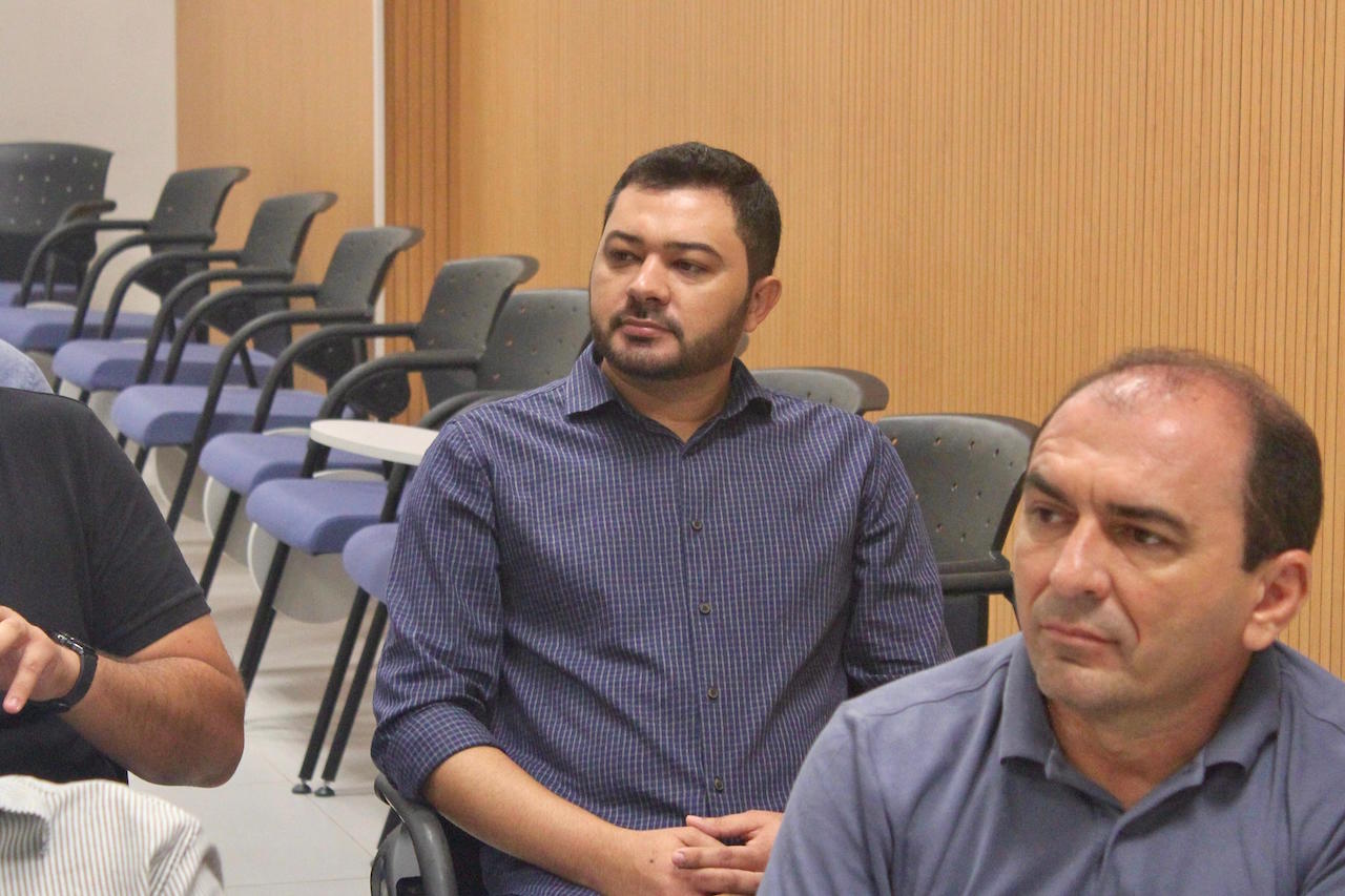 Reginaldo Coelho participa de reunião para tratar de melhorias no abastecimento de água e esgoto de Lagoa do Barro - Imagem 2