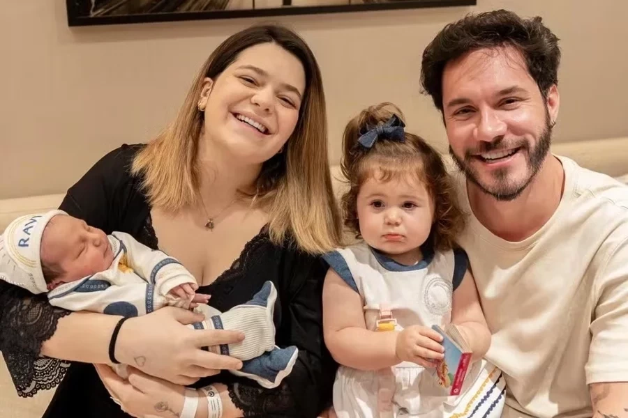 Viih Tube e filhos são diagnosticados com vírus mão-pé-boca: “Acabada”