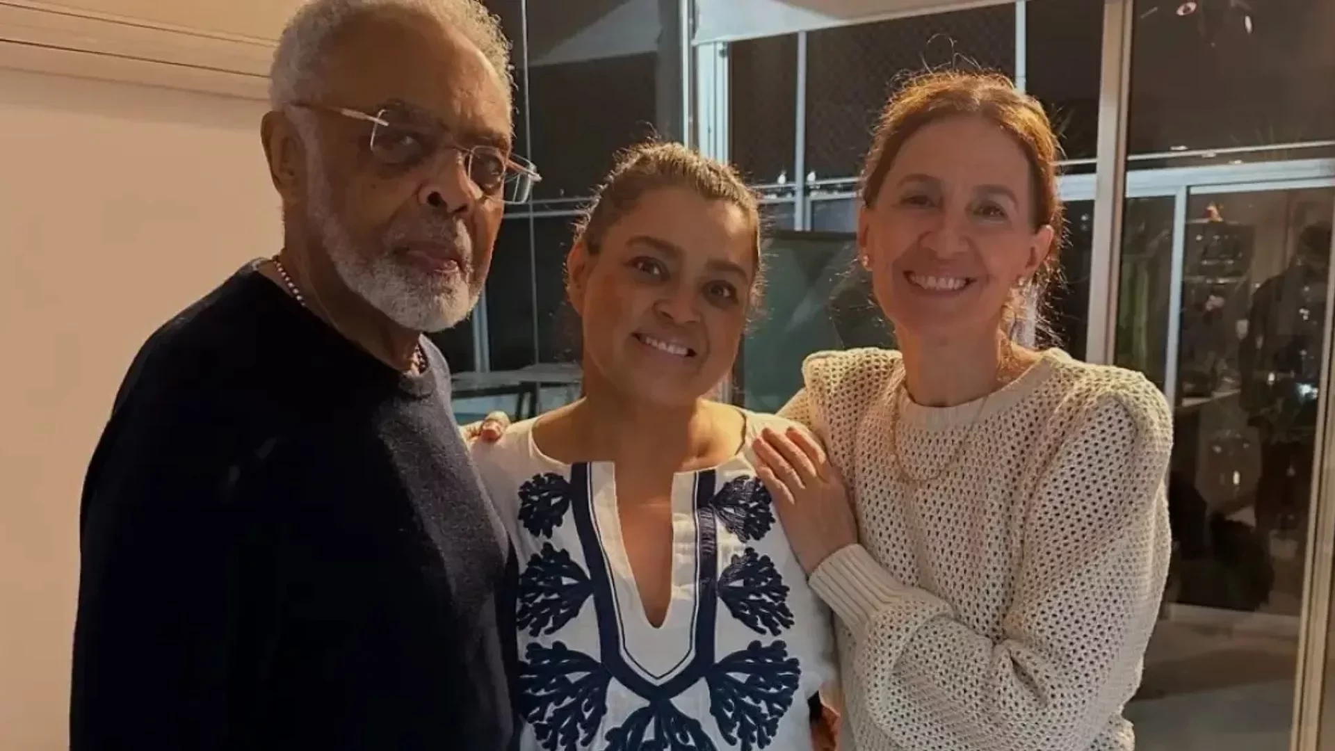 Preta Gil recebe alta hospitalar após internação em São Paulo