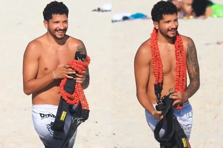 Sem IZA, Yuri Lima chama atenção ao exibir corpão em praia do Rio