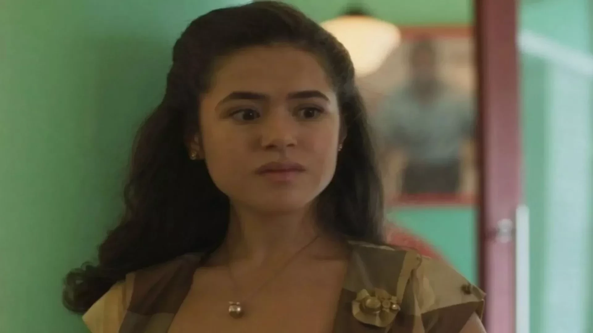 Em 'Garota do Momento', Bia confessa envolvimento no roubo de joia e inocenta Beatriz