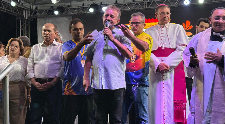 Tradicional procissão do mastro abre festejos de Santo Antônio em Campo Maior