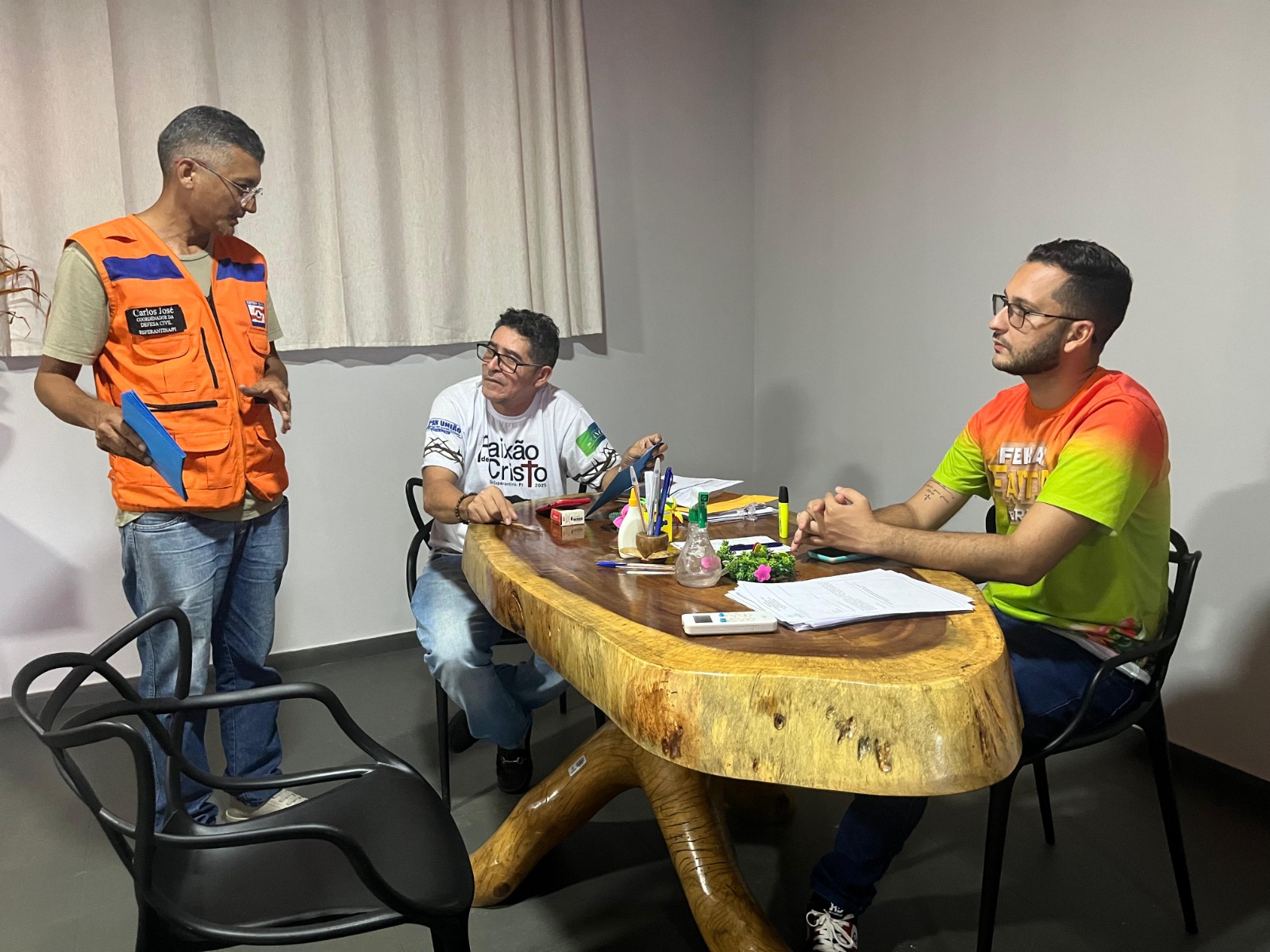 Defesa Civil de Esperantina entrega ofícios a órgãos públicos e reforça alerta de teste nacional - Imagem 2