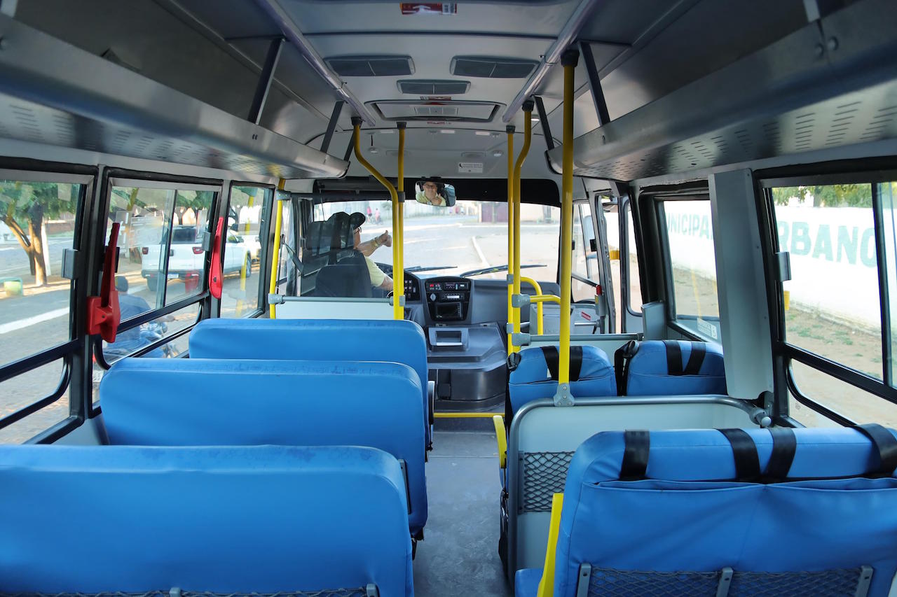 Educação de Avelino Lopes recebe novo ônibus escolar adquirido com recursos do FUNDEB - Imagem 4