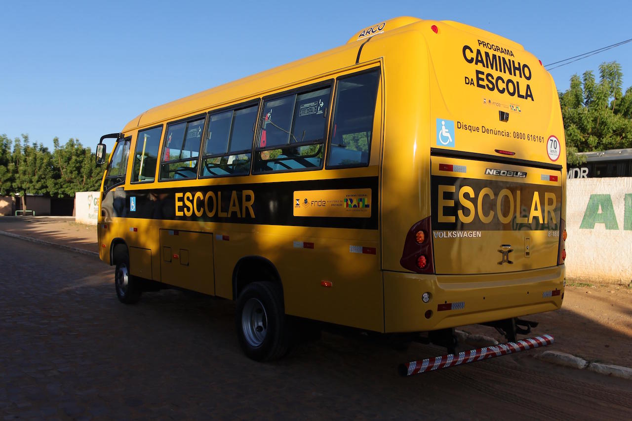 Educação de Avelino Lopes recebe novo ônibus escolar adquirido com recursos do FUNDEB - Imagem 2